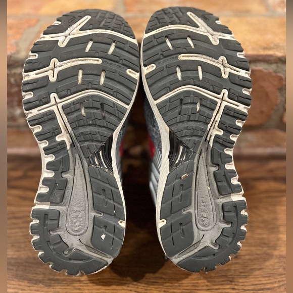 Brooks Adrenaline GTS 18 running shoes - Picture 8 of 11